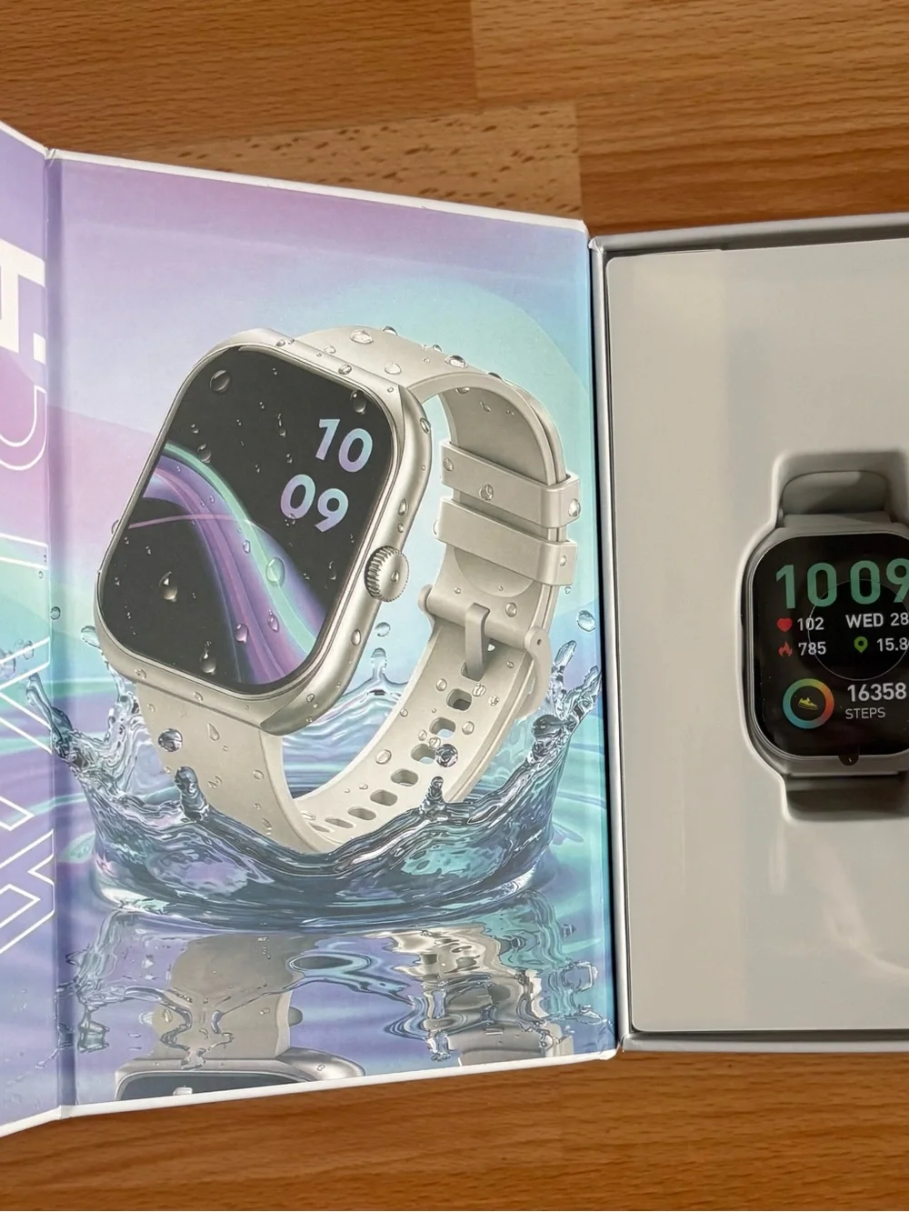 Fitness VIVITAR Smart Watch with Silicone Band (off white)